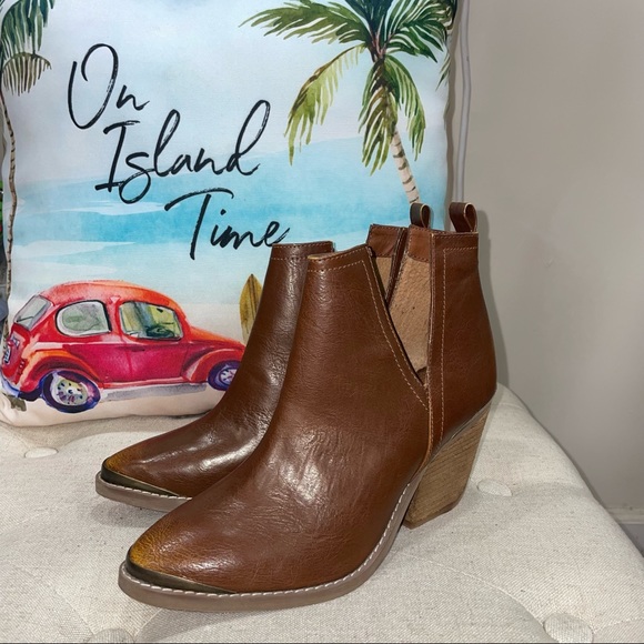 Not Rated Women's For My Peeps Faux Leather Almond Toe Heeled Ankle Boot - Picture 2 of 14